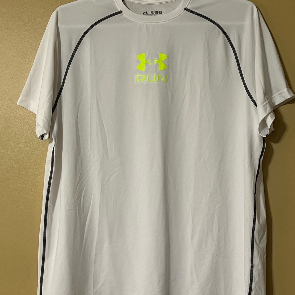 Under Armour White and Black Short Sleeve Tee Size 2XL